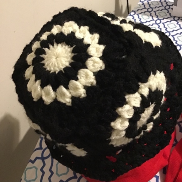 🔥SALE! Handmade, crochet, square top bucket hat, By Tayla Renee’, 👍👍 - Picture 4 of 5